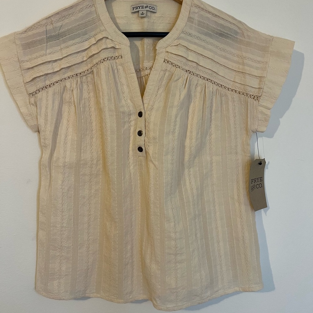 FRYE AND CO. Cream Pintuck Lace Trim Cap Sleeve Blouse